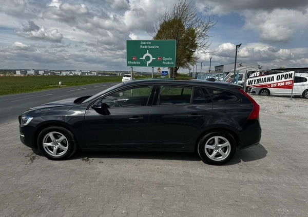 Volvo V60 cena 39999 przebieg: 235000, rok produkcji 2015 z Pajęczno małe 436